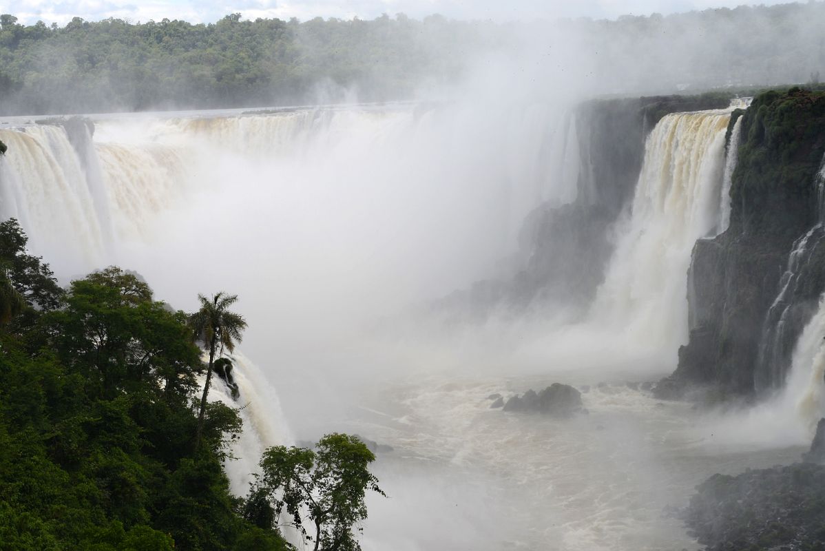 19 Garganta Del Diablo Devils Throat From Brazil Narrow Trail